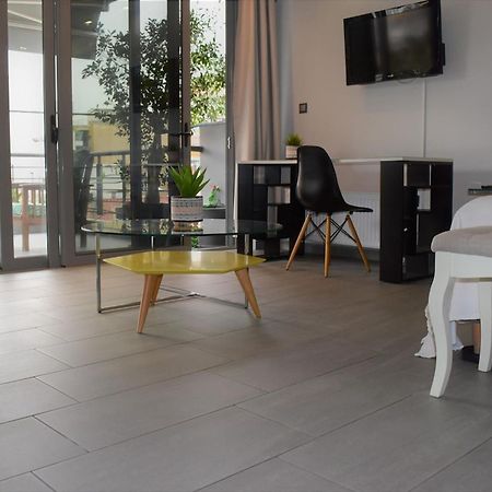 Appartement Stylish Boutique Loft With Private Balcony à Athènes Extérieur photo