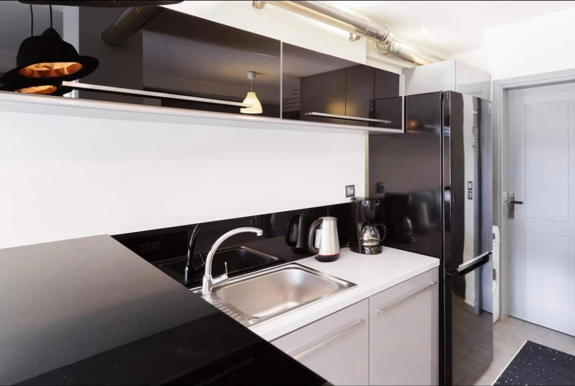 Appartement Stylish Boutique Loft With Private Balcony à Athènes Extérieur photo