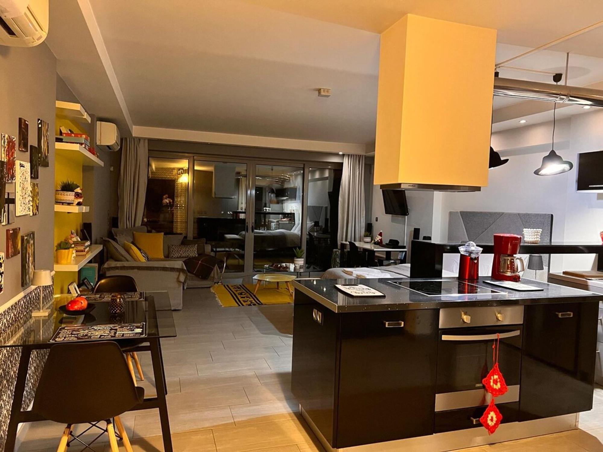 Appartement Stylish Boutique Loft With Private Balcony à Athènes Extérieur photo