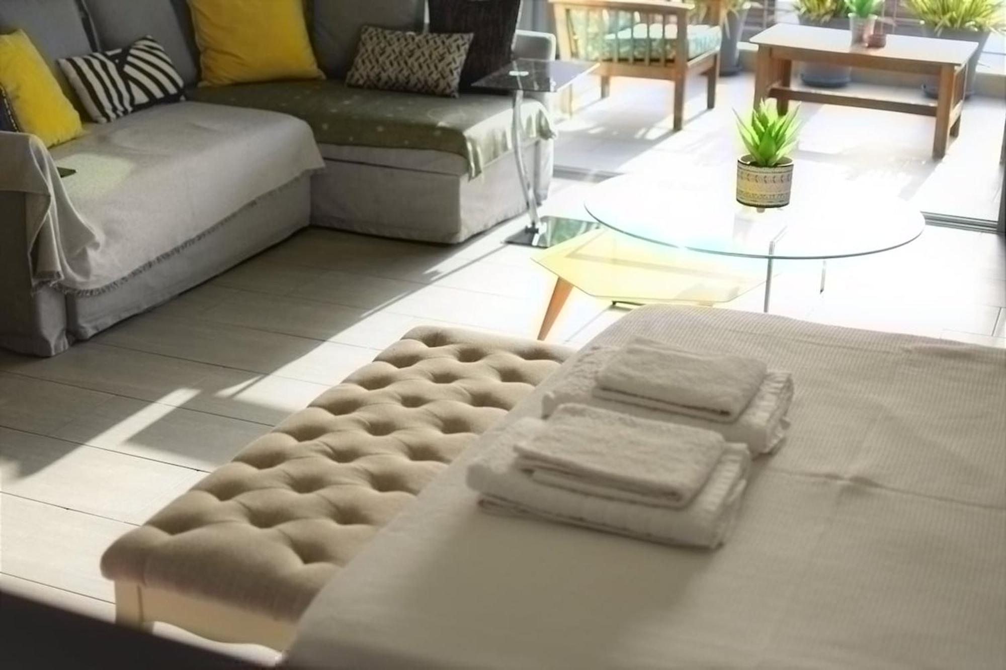 Appartement Stylish Boutique Loft With Private Balcony à Athènes Extérieur photo